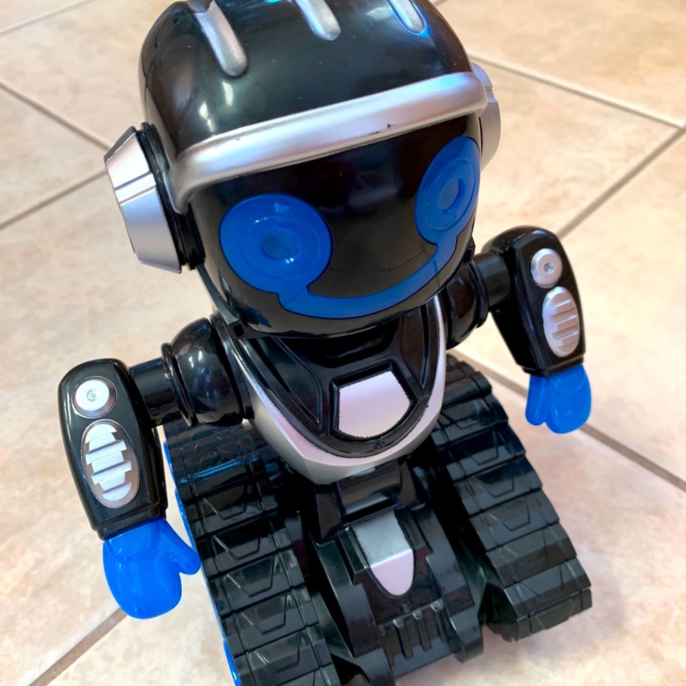 👀 Singing & Dancing Robot Toy